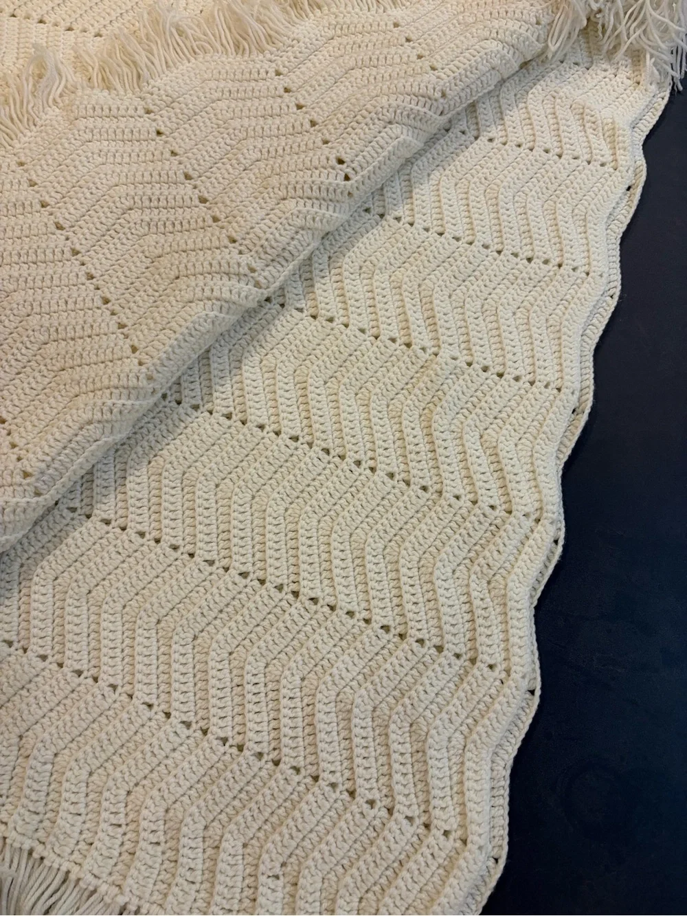 Hand crocheted bedspread with fringe - Picture 1 of 3